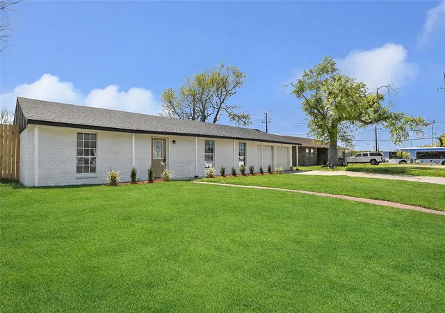 Photo 3 of Single family home for sale at 715 Pamela Dr, Baytown, TX 77521 | MLS# 19227726 | Listing updated on 2026-09-11