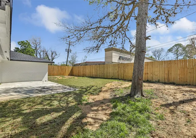 Photo 3 of Single family home for sale at 715 Pamela Dr, Baytown, TX 77521 | MLS# 19227726 | Listing updated on 2026-09-11