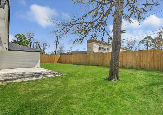 Photo 4 of Single family home for sale at 715 Pamela Dr, Baytown, TX 77521 | MLS# 19227726 | Listing updated on 2026-09-11