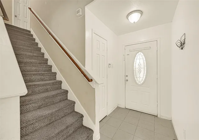 Photo 2 of Single family home for sale at 911 Richview Dr, Houston, TX 77060 | MLS# 5708710 | Listing updated on 2026-09-23