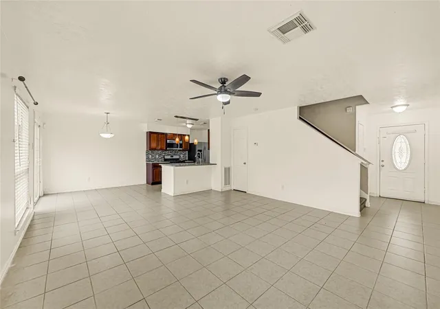 Photo 4 of Single family home for sale at 911 Richview Dr, Houston, TX 77060 | MLS# 5708710 | Listing updated on 2026-09-23