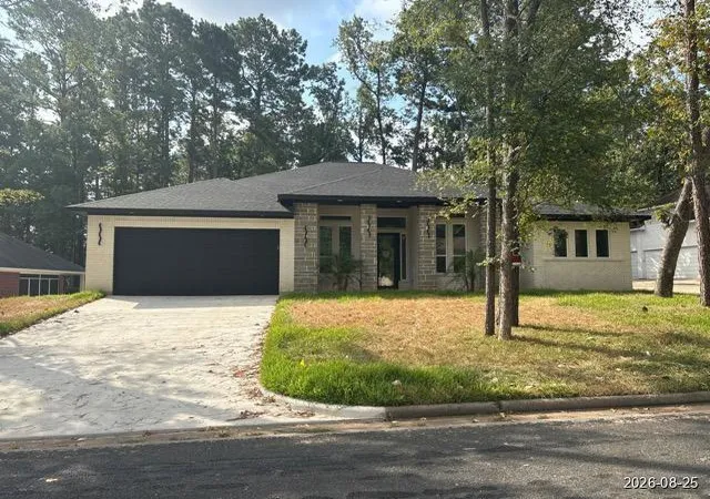 Photo 1 of Single family home for sale at 2405 W Green Briar Dr, Huntsville, TX 77340 | MLS# 80743632 | Listing updated on 2026-09-09