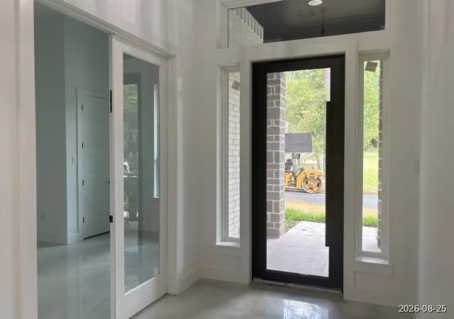 Photo 2 of Single family home for sale at 2405 W Green Briar Dr, Huntsville, TX 77340 | MLS# 80743632 | Listing updated on 2026-09-09