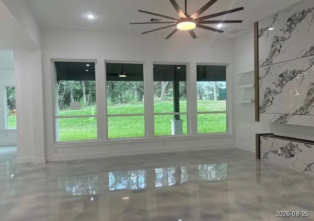Photo 4 of Single family home for sale at 2405 W Green Briar Dr, Huntsville, TX 77340 | MLS# 80743632 | Listing updated on 2026-10-02