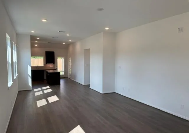 Photo 3 of Single family home for sale at 4710 Magnolia Montoya Dr, Pinehurst, TX 77362 | MLS# 74729703 | Listing updated on 2026-09-17