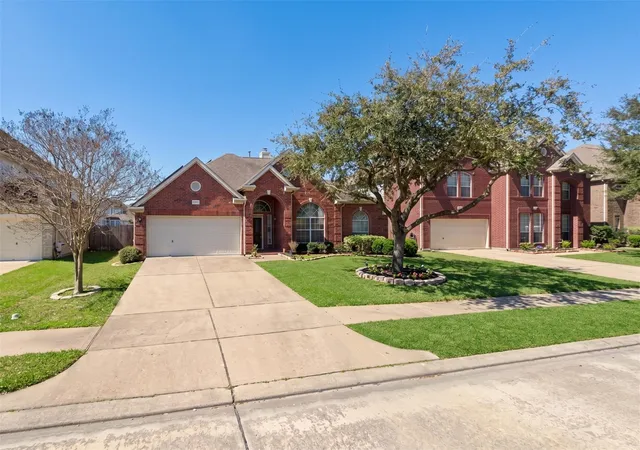 Photo 2 of Sale Pending at 11450 Ashford Willow, Sugar Land, TX 77478 | MLS# 80293816 | Listing updated on 2026-09-25