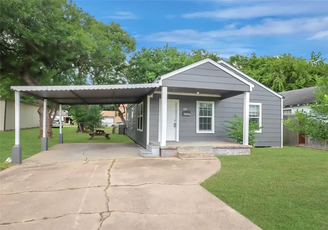 Photo 1 of Single family home for sale at 810 15th Avenue N, Texas City, TX 77590 | MLS# 58878302 | Listing updated on 2026-09-19