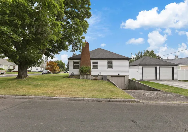 Photo 2 of Sale Pending at 3125 N Sheridan Ct, Spokane, WA 99205 | MLS# 202623731 | Listing updated on 2026-09-08
