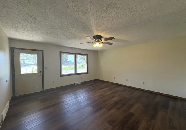 Photo 2 of Single family home for sale at 800 Cotton St, Streator, IL 61364 | MLS# 12682117 | Listing updated on 2026-09-08