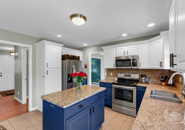 Photo 4 of Single family home for sale at 210 Goldenrod Dr, Savoy, IL 61874 | MLS# 12694181 | Listing updated on 2026-10-03