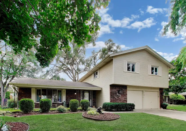 Photo 1 of Single family home for sale at 252 Millford Ln, Bloomingdale, IL 60108 | MLS# 12707686 | Listing updated on 2026-09-05