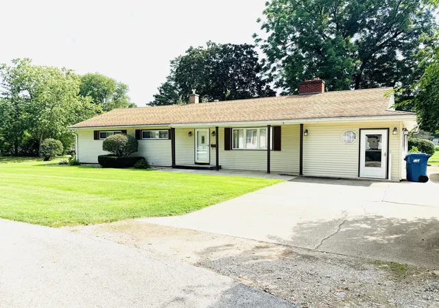 Photo 1 of Single family home for sale at 525 E Honeywell St, Hoopeston, IL 60942 | MLS# 12728285 | Listing updated on 2026-09-06