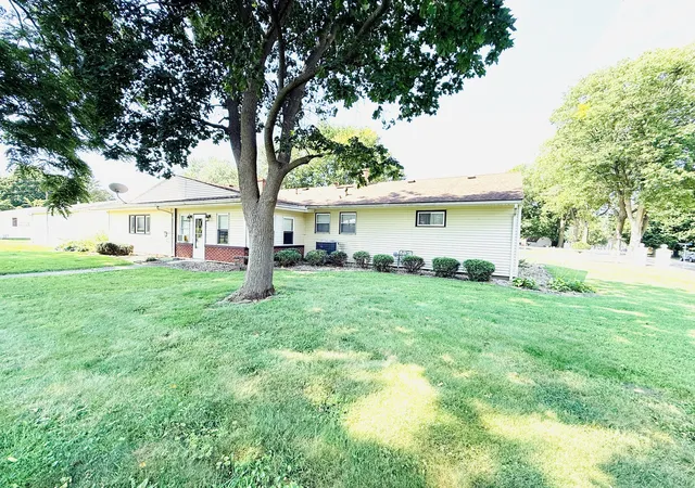 Photo 2 of Single family home for sale at 525 E Honeywell St, Hoopeston, IL 60942 | MLS# 12728285 | Listing updated on 2026-09-06