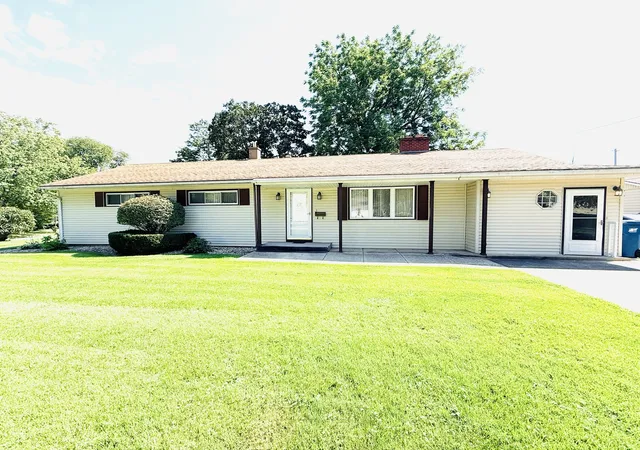 Photo 3 of Single family home for sale at 525 E Honeywell St, Hoopeston, IL 60942 | MLS# 12728285 | Listing updated on 2026-09-06