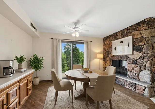 Listing Photo 5 - Condo for sale in building located at 125 Boardwalk Pl, Park Ridge, IL 60068 - Unit #201