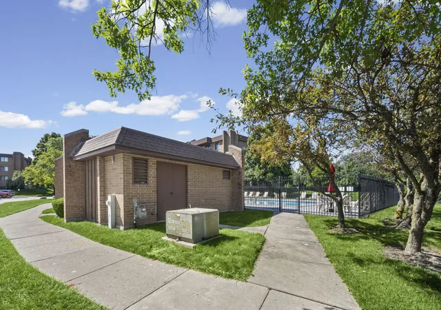 Listing Photo 2 - Condo for sale in building located at 1795 Lake Cook Rd, Highland Park, IL 60035 - Unit #110