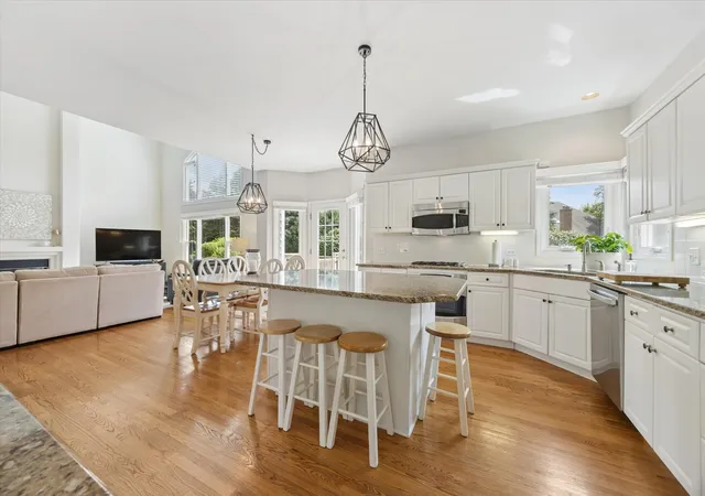 Photo 4 of Single family home for sale at 1400 Monarch Cir, Naperville, IL 60564 | MLS# 12730381 | Listing updated on 2026-09-03