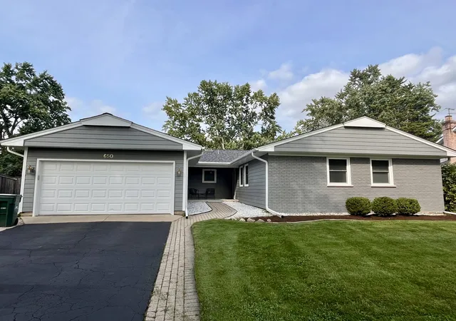 Photo 1 of Single family home for sale at 650 Twisted Oak Ln, Buffalo Grove, IL 60089 | MLS# 12731802 | Listing updated on 2026-09-05