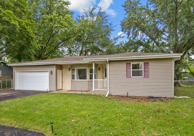 Photo 1 of Single family home for sale at 110 Bay Rd, Mc Henry, IL 60051 | MLS# 12734053 | Listing updated on 2026-09-27