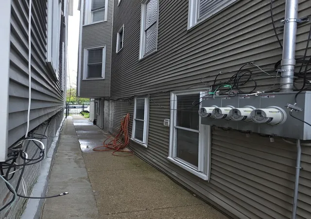 Listing Photo 2 - Condo for sale in building located at 1809 N Lawndale Ave, Chicago, IL 60647 - Unit #