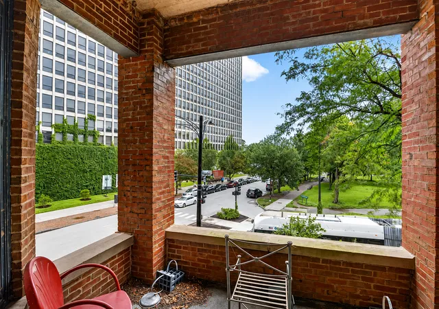 Listing Photo 2 - Condo for sale in building located at 5100 S Hyde Park Blvd, Chicago, IL 60615 - Unit #2D