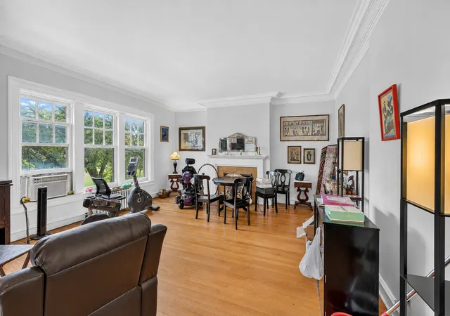 Photo 4 of Condo for sale at 5100 S Hyde Park Blvd #2D, Chicago, IL 60615 | MLS# 12734957 | Listing updated on 2026-09-08