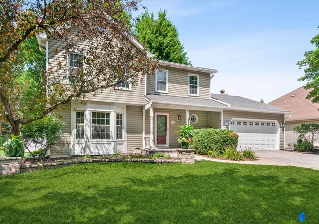 Photo 1 of Single family home for sale at 1527 Abbotsford Dr, Naperville, IL 60563 | MLS# 12735802 | Listing updated on 2026-09-01