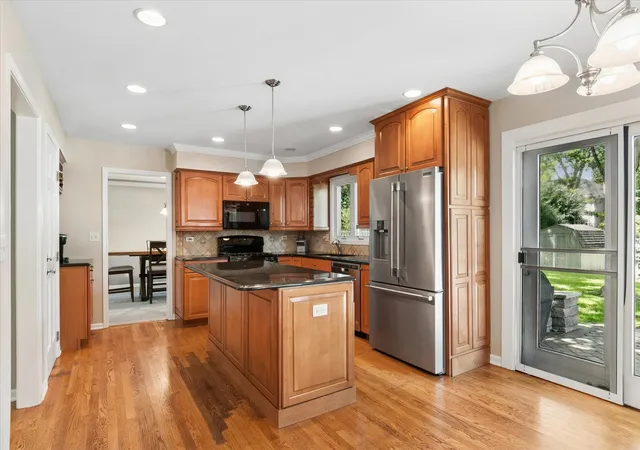 Photo 4 of Single family home for sale at 1527 Abbotsford Dr, Naperville, IL 60563 | MLS# 12735802 | Listing updated on 2026-09-01