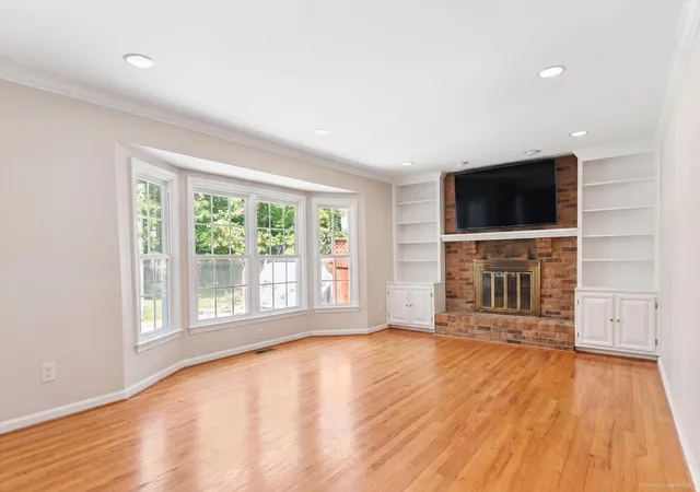 Photo 5 of Single family home for sale at 1527 Abbotsford Dr, Naperville, IL 60563 | MLS# 12735802 | Listing updated on 2026-09-01