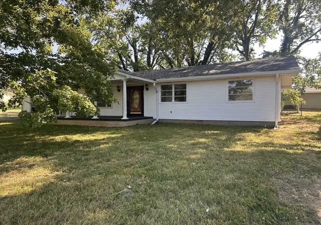Photo 2 of Single family home for sale at 380 Golf Crse Rd, Eldorado, IL 62930 | MLS# 12737060 | Listing updated on 2026-09-02