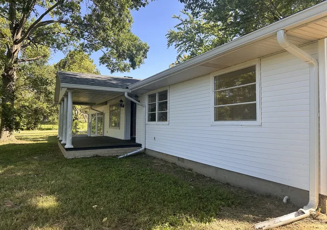 Photo 4 of Single family home for sale at 380 Golf Crse Rd, Eldorado, IL 62930 | MLS# 12737060 | Listing updated on 2026-09-02