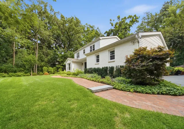 Photo 2 of Single family home for sale at 6807 Rhode Is Trl, Crystal Lake, IL 60012 | MLS# 12737607 | Listing updated on 2026-09-08