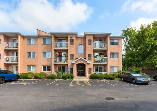Photo 1 of Condo for sale at 4201 Quinlan Rd #102B, Glenview, IL 60025 | MLS# 12737651 | Listing updated on 2026-09-23