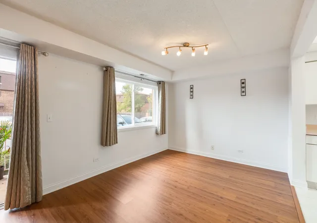 Listing Photo 4 - Condo for sale in building located at 4201 Quinlan Rd, Glenview, IL 60025 - Unit #102B