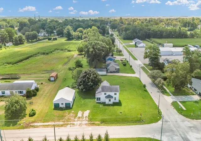 Photo 2 of Single family home for sale at 422 N Evergreen St, Onarga, IL 60955 | MLS# 12737854 | Listing updated on 2026-10-06