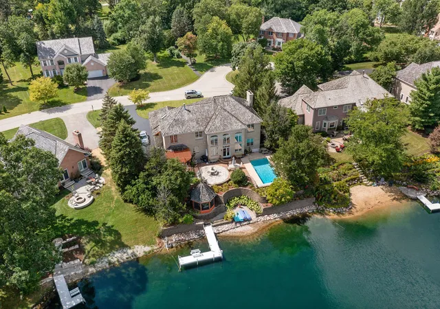Photo 2 of Single family home for sale at 28951 Forest Lake Ln, Libertyville, IL 60048 | MLS# 12737902 | Listing updated on 2026-09-05