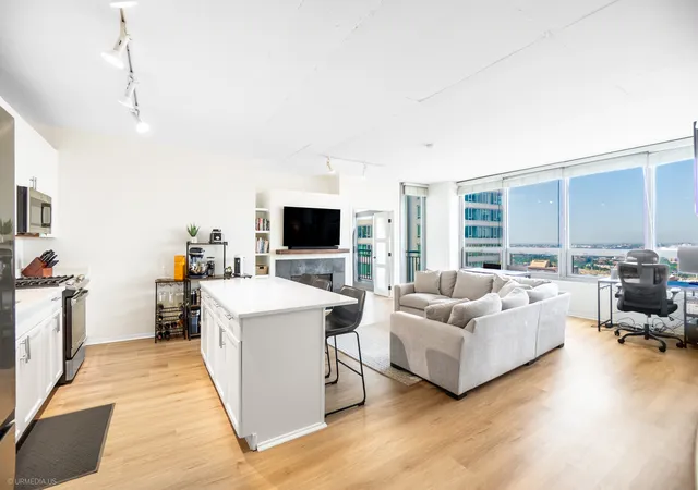 Listing Photo 3 - Condo for sale in building located at 701 S Wls St, Chicago, IL 60607 - Unit #2605