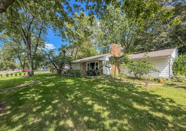Photo 1 of Single family home for sale at 910 Maplepark Dr, Champaign, IL 61821 | MLS# 12739197 | Listing updated on 2026-09-29