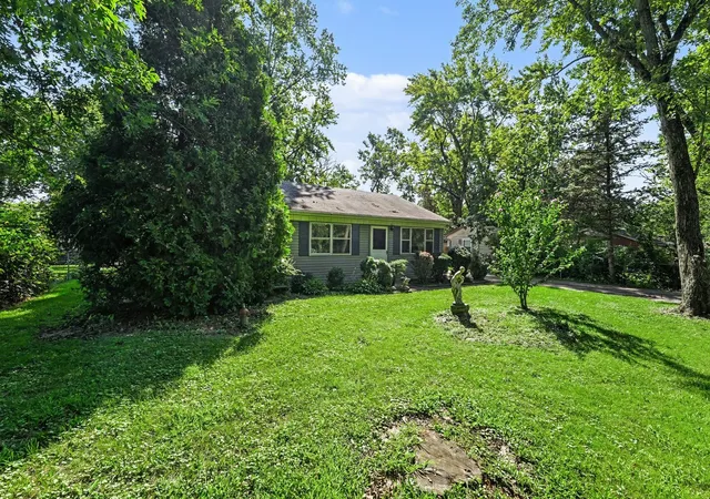 Photo 3 of Single family home for sale at 23914 S Cretewood Ln, Crete, IL 60417 | MLS# 12741072 | Listing updated on 2026-09-05