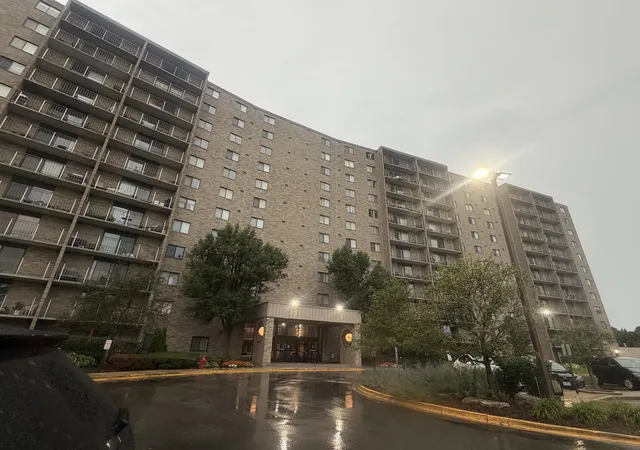 Condo for sale at 6340 Americana Dr #620, Willowbrook, IL 60527 | MLS# 12741700