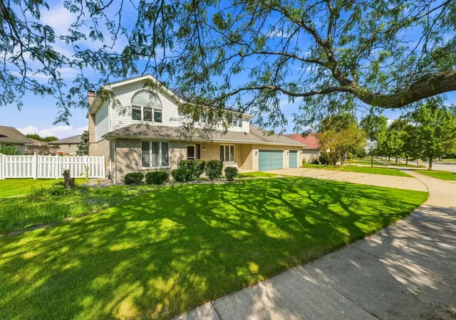 Photo 3 of Single family home for sale at 19620 Kevin Ln, Mokena, IL 60448 | MLS# 12741878 | Listing updated on 2026-10-05