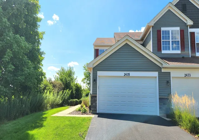 Listing Photo 4 - Condo for sale in building located at 2435 Golf Ridge Cir, Naperville, IL 60563 - Unit #2435