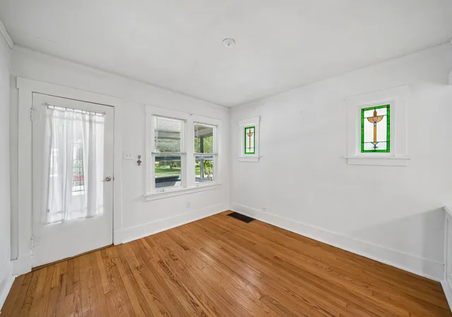 Photo 4 of Single family home for sale at 208 N Grant St, Westmont, IL 60559 | MLS# 12743210 | Listing updated on 2026-09-08