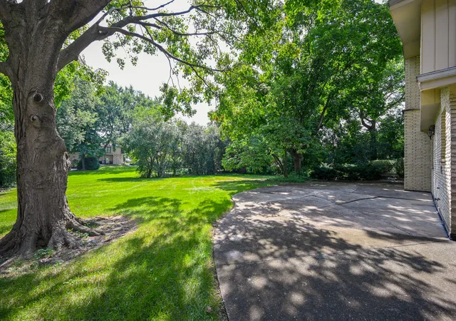 Photo 2 of Single family home for sale at 15 Croydon Ln, Oak Brook, IL 60523 | MLS# 12743718 | Listing updated on 2026-09-04