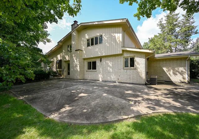 Photo 3 of Single family home for sale at 15 Croydon Ln, Oak Brook, IL 60523 | MLS# 12743718 | Listing updated on 2026-09-04