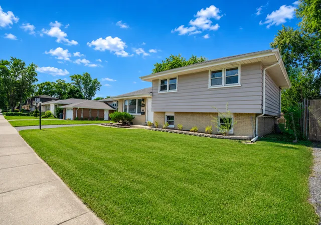 Photo 2 of Single family home for sale at 10808 S Rutherford Ave, Worth, IL 60482 | MLS# 12743921 | Listing updated on 2026-09-02