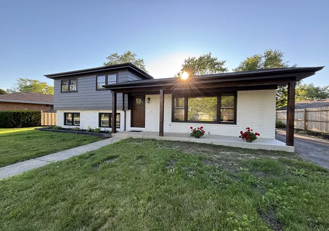Photo 1 of Single family home for sale at 15848 Wabash Ave, South Holland, IL 60473 | MLS# 12744092 | Listing updated on 2026-09-04