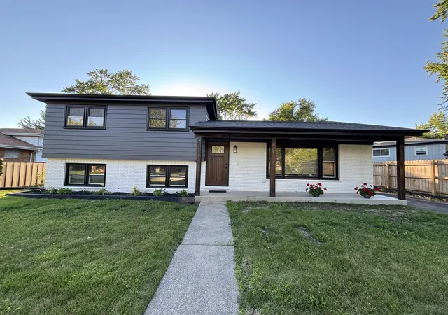 Photo 2 of Single family home for sale at 15848 Wabash Ave, South Holland, IL 60473 | MLS# 12744092 | Listing updated on 2026-09-04