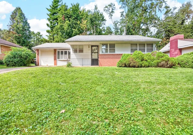 Photo 1 of Single family home for sale at 10 Walker Dr, Bloomington, IL 61701 | MLS# 12744345 | Listing updated on 2026-09-07