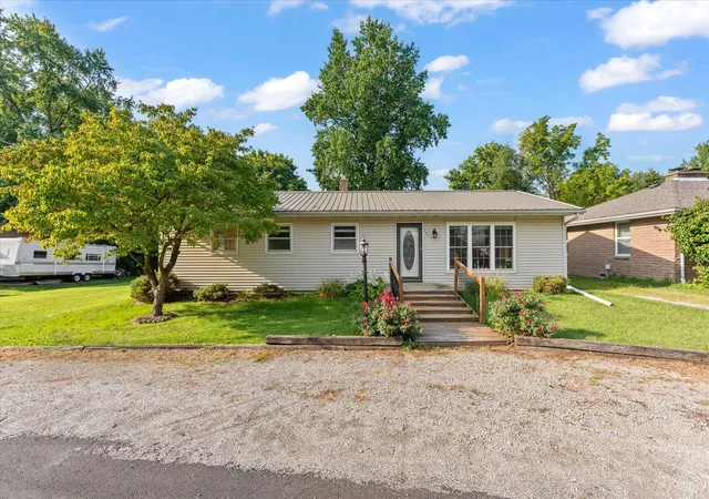 Photo 1 of Single family home for sale at 209 Augusta Dr, Mahomet, IL 61853 | MLS# 12745415 | Listing updated on 2026-09-07